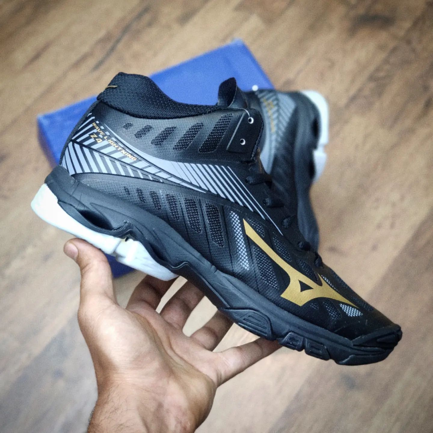 کفش والیبال میزانو مدل Mizuno Wave Lightning Z4