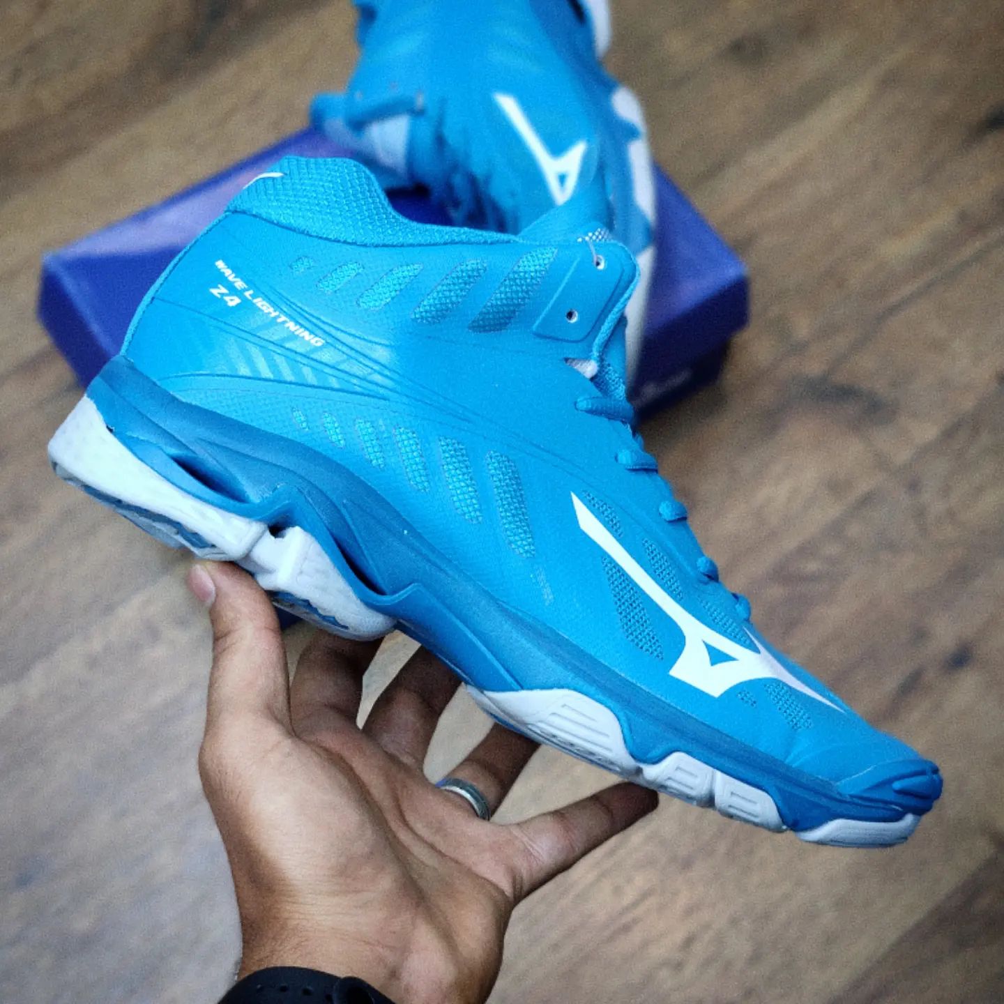 کفش والیبال میزانو مدل Mizuno Wave Lightning Z4
