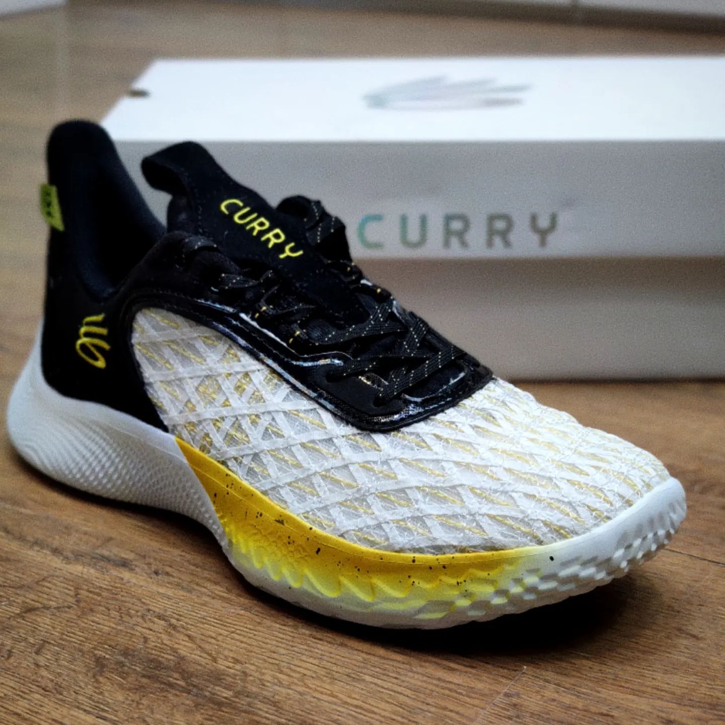 کفش والیبال و بسکتبال آندرآرمور مدل Under armour curry 9