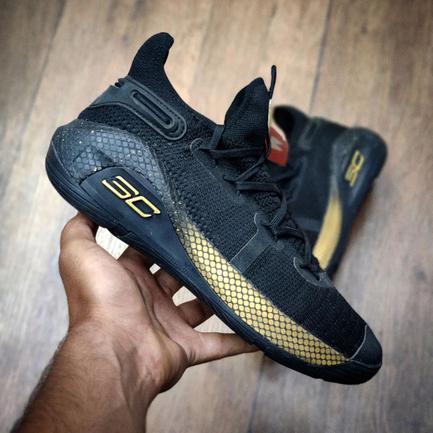 کفش والیبال و بسکتبال آندرآرمور مدل Under armour curry 6