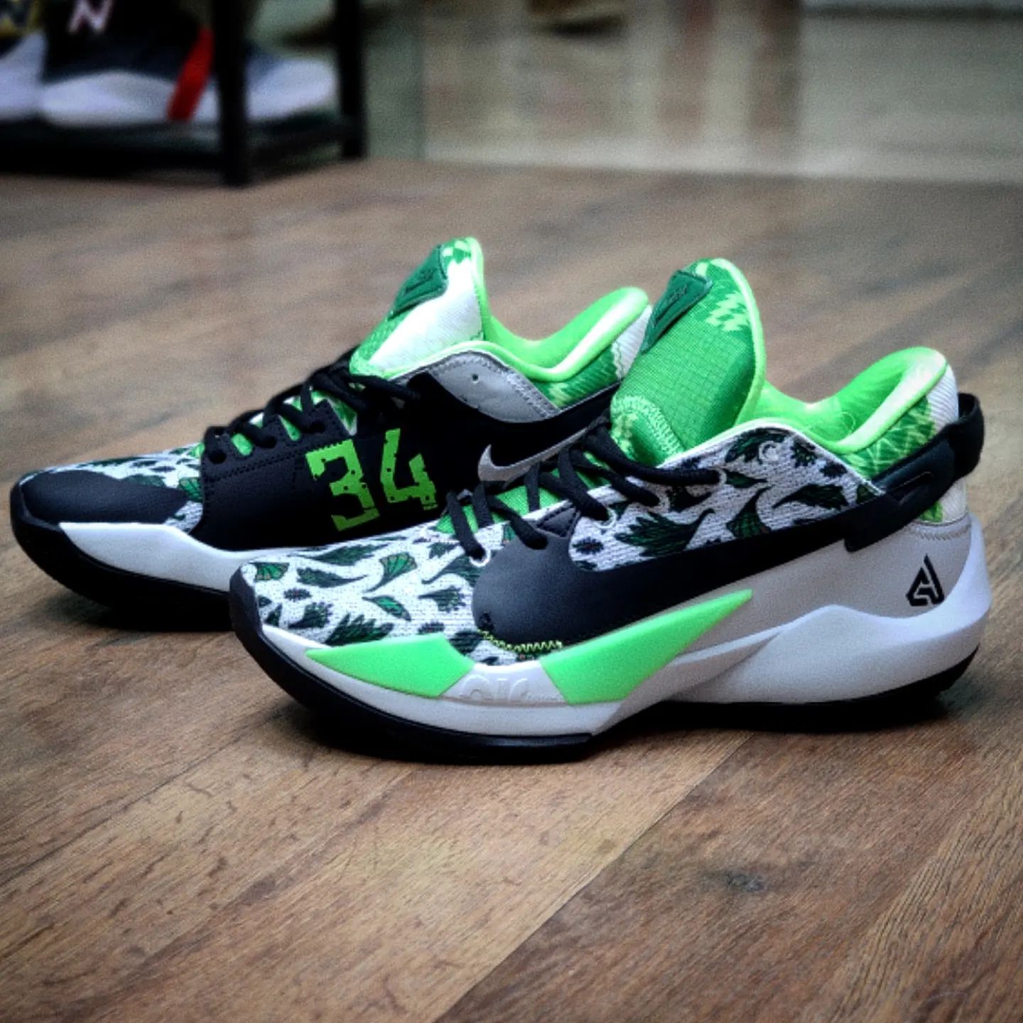 کفش بسکتبال و والیبال نایک مدل Nike Zoom Freak 2