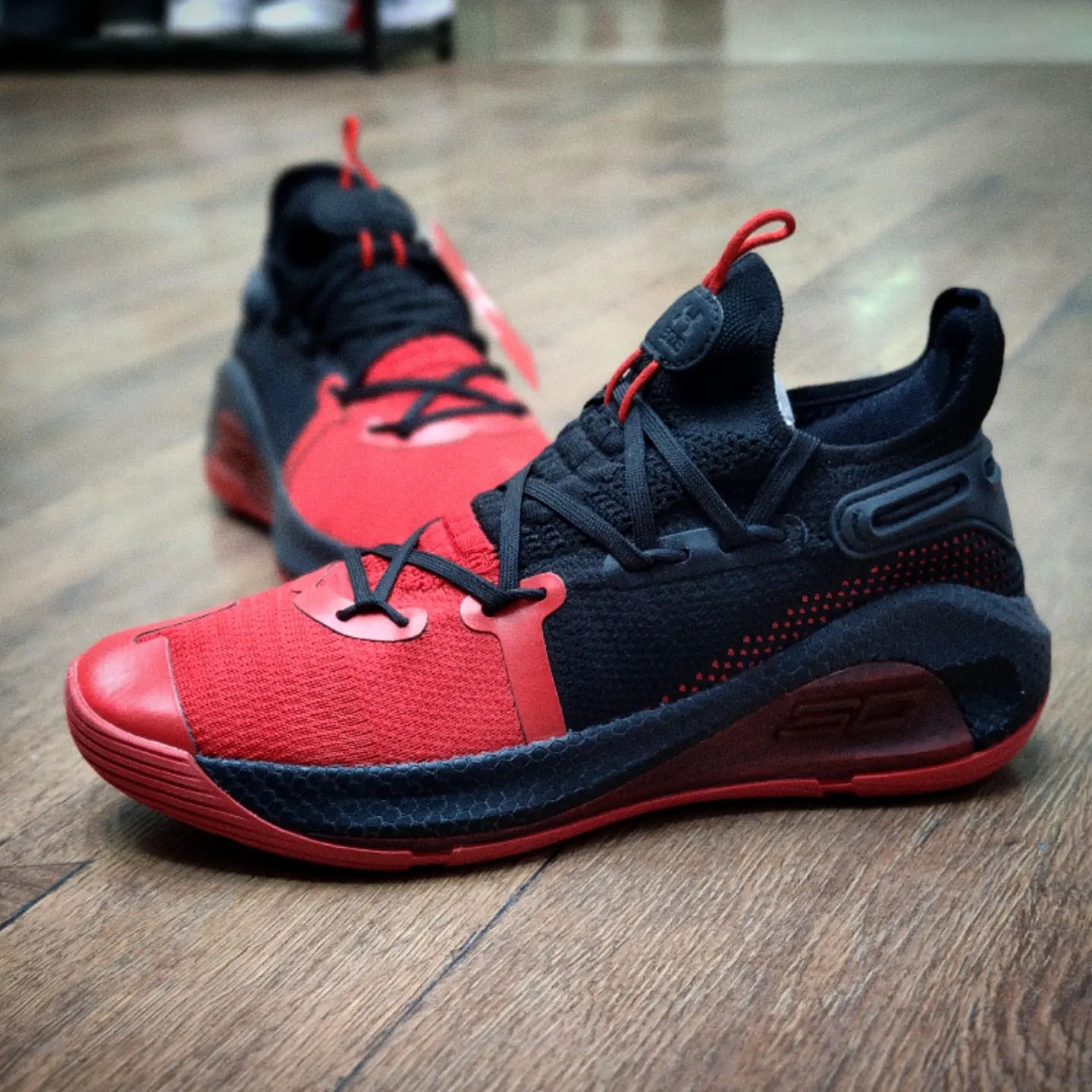 کفش والیبال و بسکتبال آندرآرمور مدل Under armour curry 6