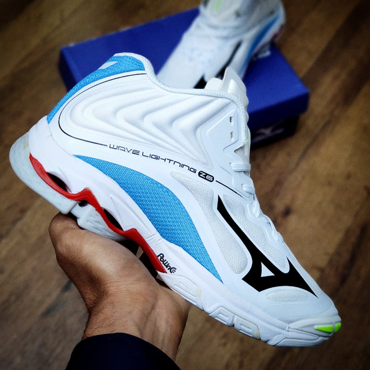 قیمت کفش والیبال میزانو مدل Mizuno Wave Lightning Z6